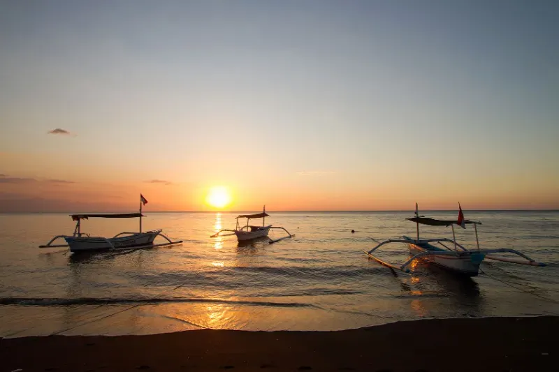 Daya-Tarik-Pantai-lovina